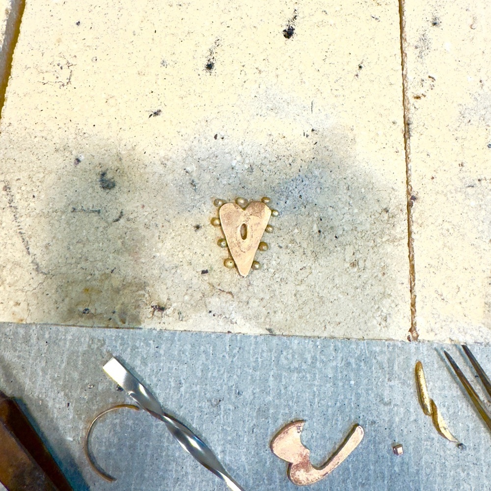 E.DeHaven 18k Diamond Heart Ring - Picture 4 of 11